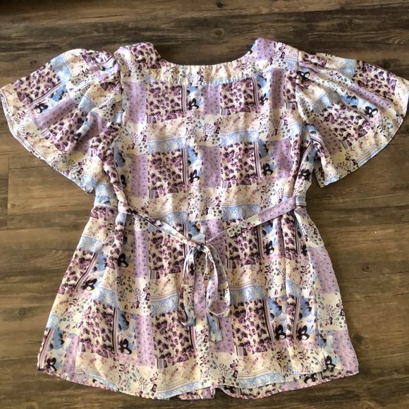 JW Woman Flirty Patterned Blouse size 0X - Picture 6 of 8